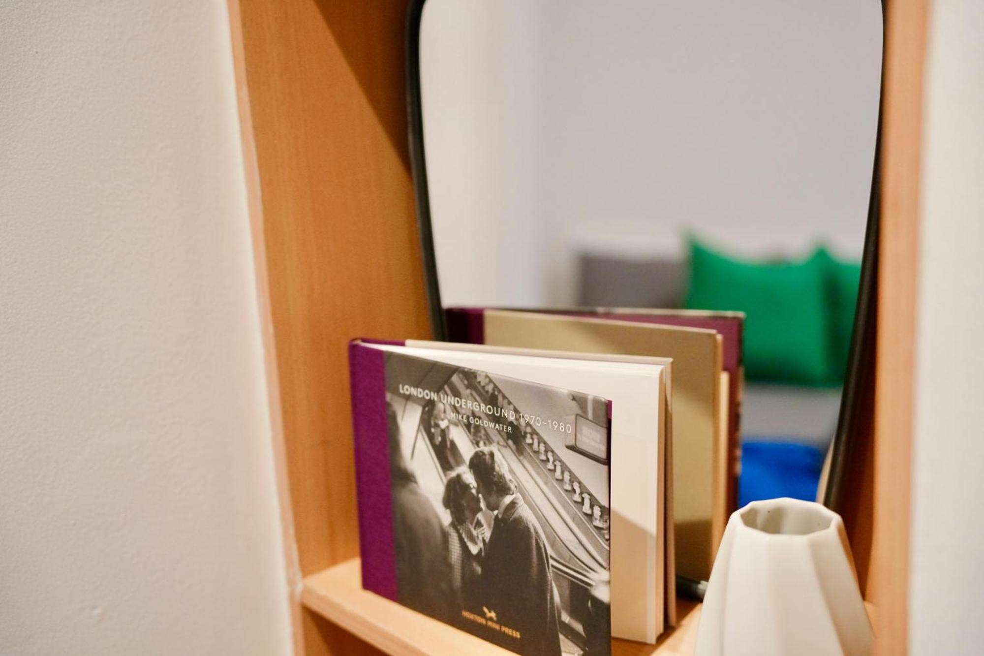 Appartamento The Chic Townhouse In Kings Cross!!! 3 Floors Londra Esterno foto