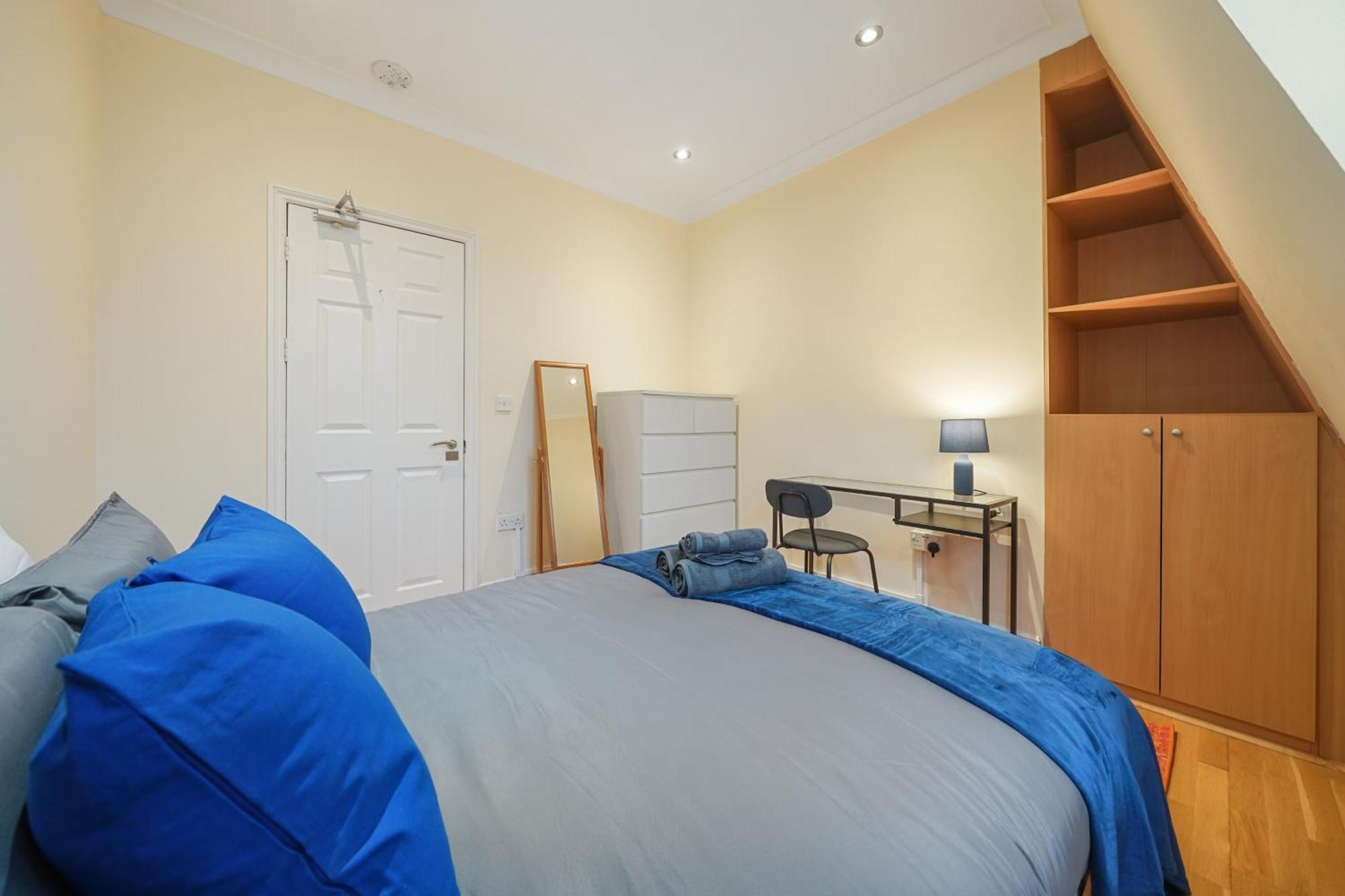 Appartamento The Chic Townhouse In Kings Cross!!! 3 Floors Londra Esterno foto