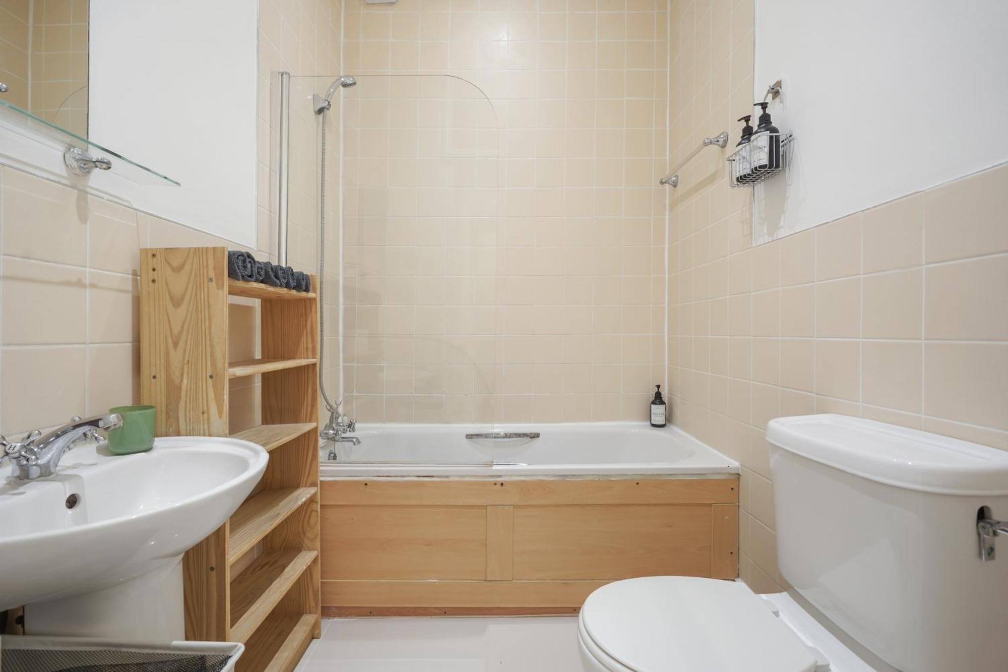 Appartamento The Chic Townhouse In Kings Cross!!! 3 Floors Londra Esterno foto